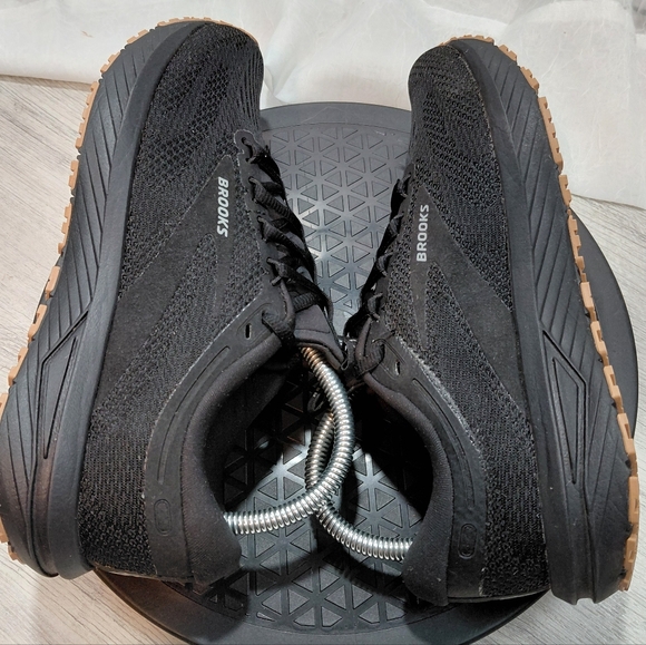 NEW Brooks Womens Revel 7  Black Running Shoes Gum Sole SIZE 8B - Picture 6 of 10
